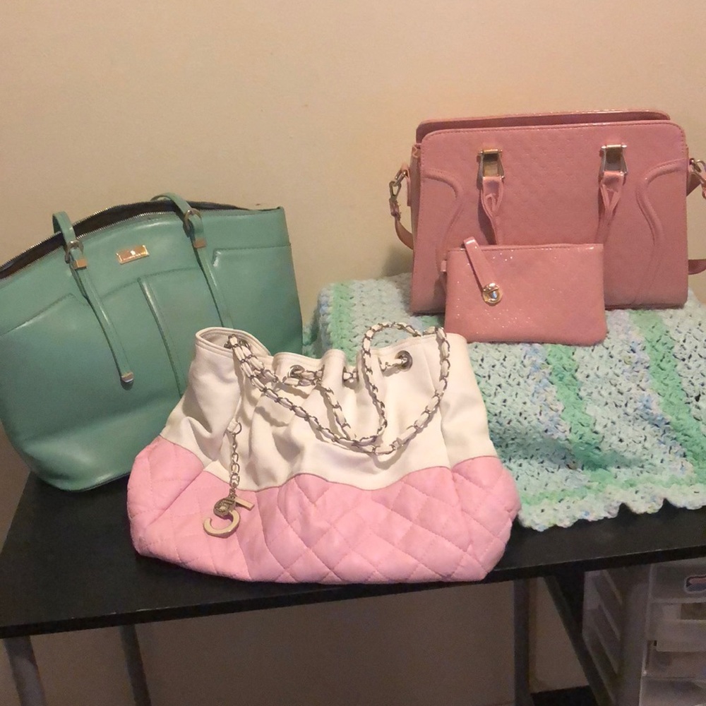 3 handbags . Very well kept and clean !